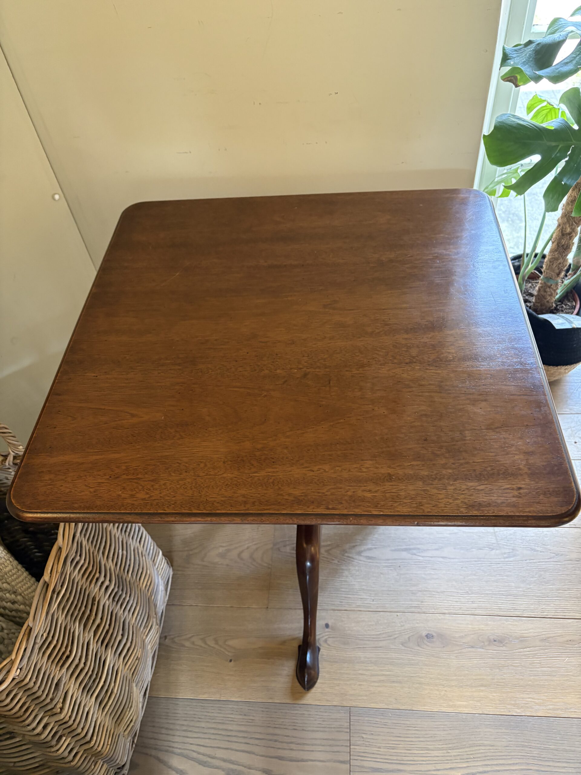 square antique mahogany occasional table with fixed top Square Antique Mahogany Occasional Table With Fixed Top - Image 1